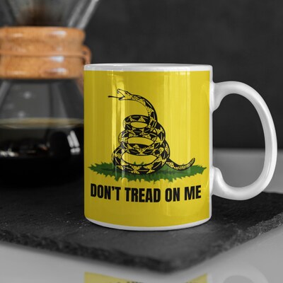 Don't tread on me. - Coffee Mug. Coffee Tea Cup Funny Words Novelty Gift Present White Ceramic Mug for Christmas Thanksgiving - image1